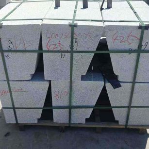 忻州 芝麻白异形坐凳，石凳