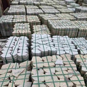 忻州 黄金麻白麻花岗岩荔枝面地铺石(冰裂纹)