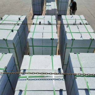 忻州 芝麻白花岗岩5公分地铺石 花岗岩厂家工厂装车日常