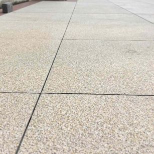 忻州 黄金麻花岗岩石板材荔枝面地面铺装效果
