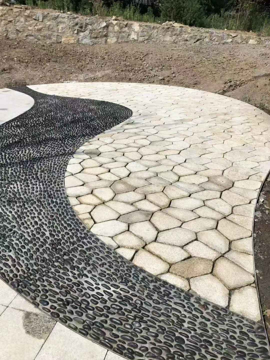 忻州 黄金麻冰裂纹地铺石工地铺装案例