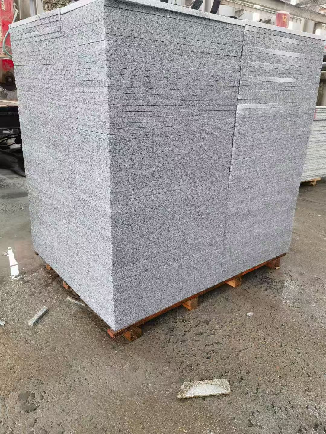 忻州 芝麻白火烧面1.8厚300*600地铺石，尺寸标准，厚薄均匀