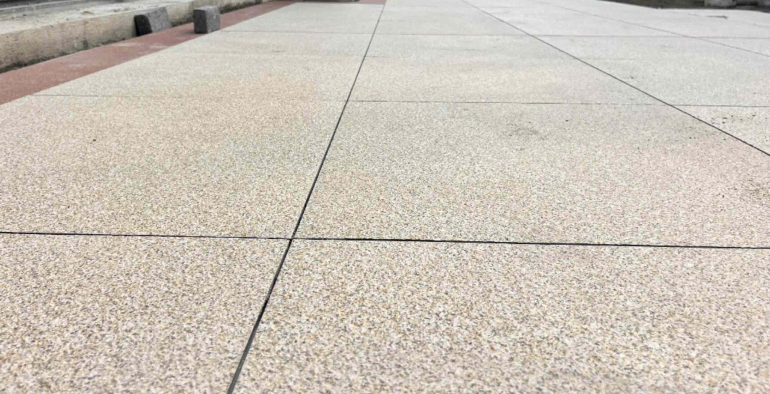 忻州 黄金麻花岗岩石板材荔枝面地面铺装效果