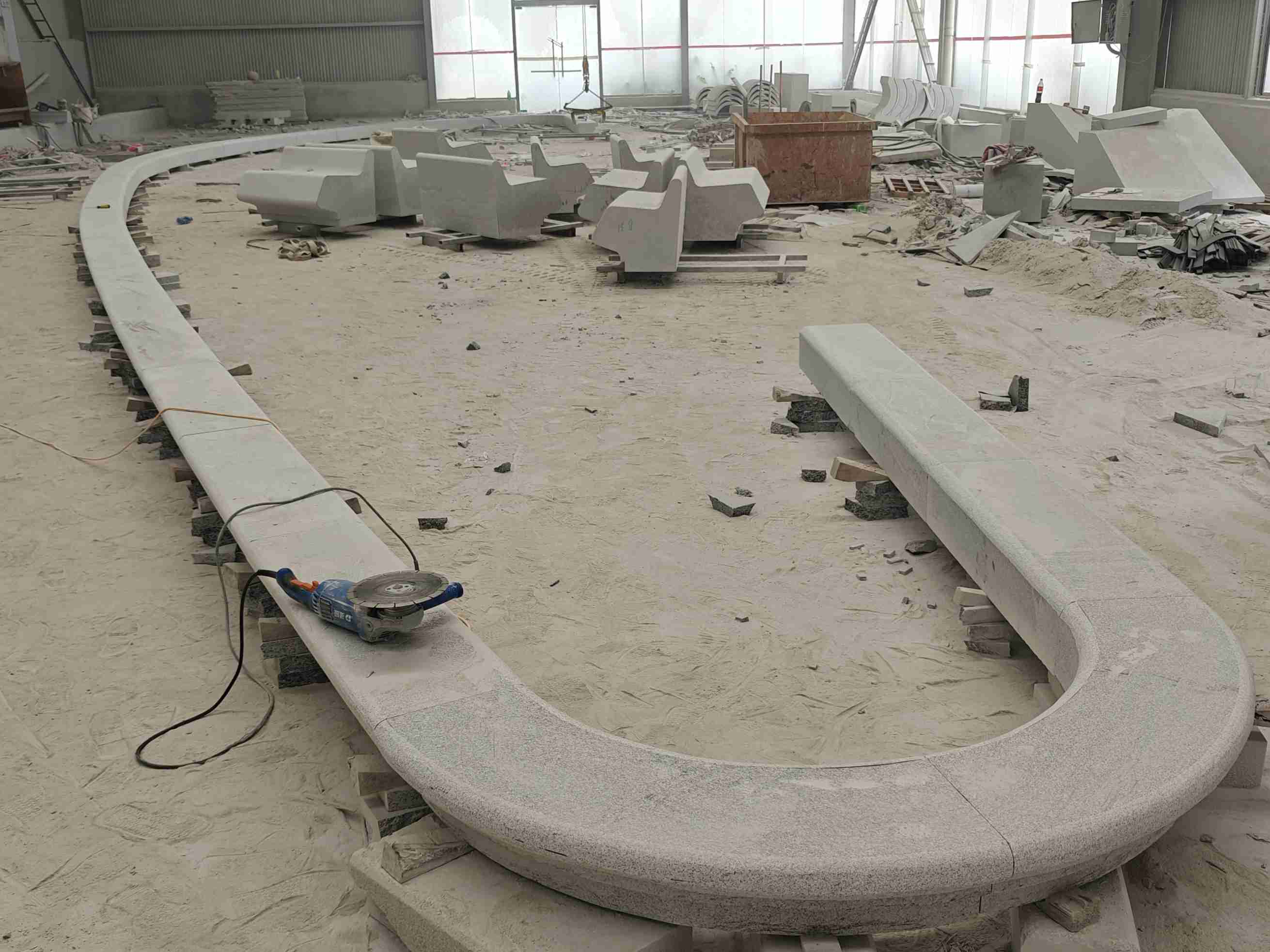 忻州 芝麻白花岗岩弧形花坛石，坐凳石