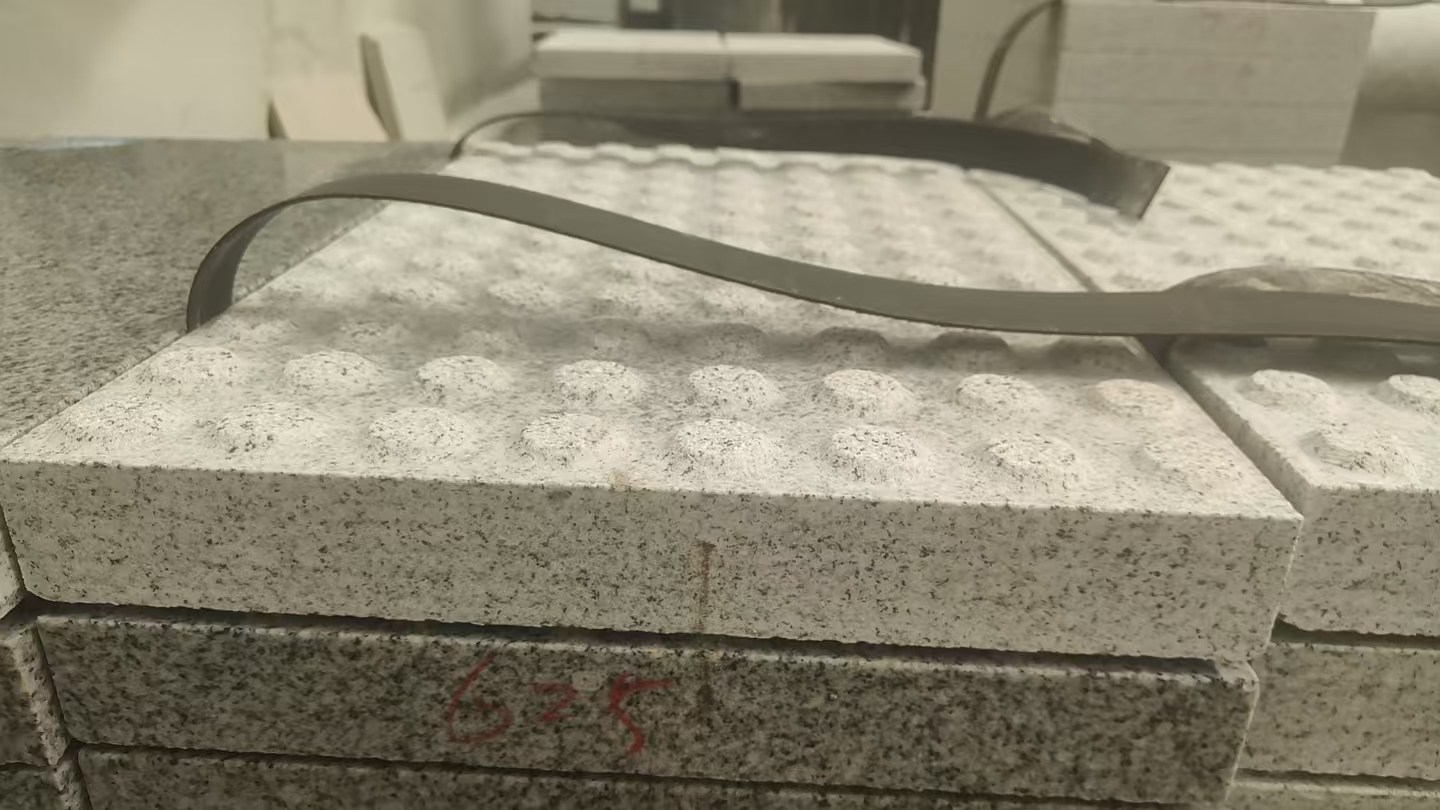 忻州 芝麻白花岗岩6.0公分荔枝面五轴加工雕刻盲点