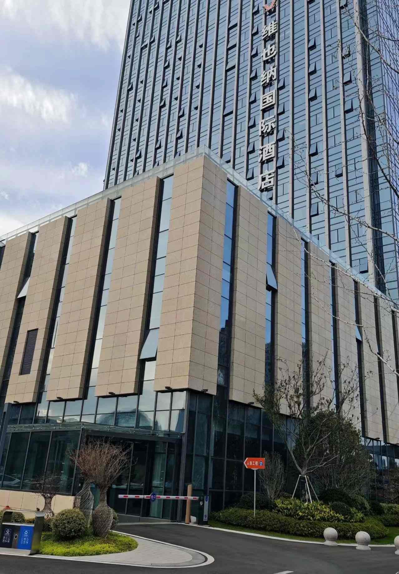 忻州 黄金麻花岗岩外墙干挂