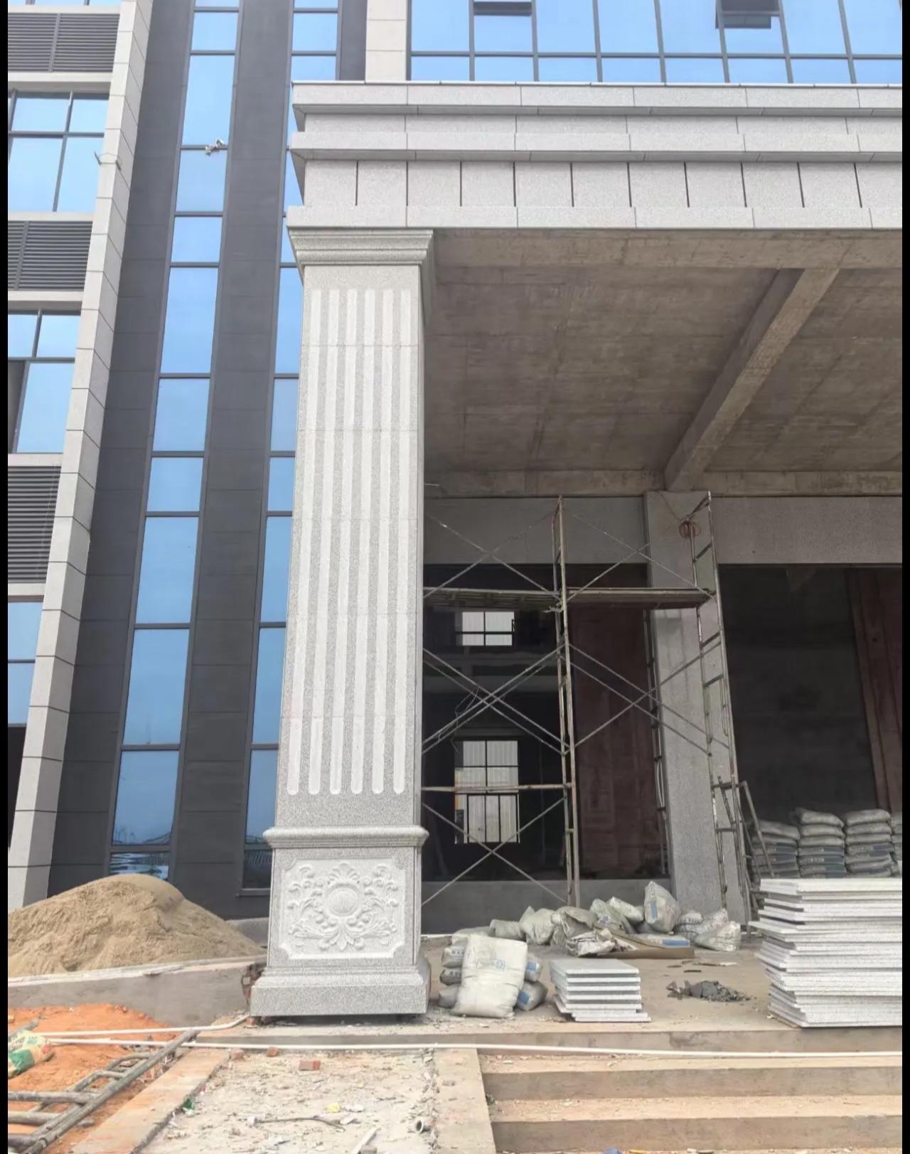 忻州 芝麻白光面花岗岩门楼大柱（罗马柱）配雕花底座