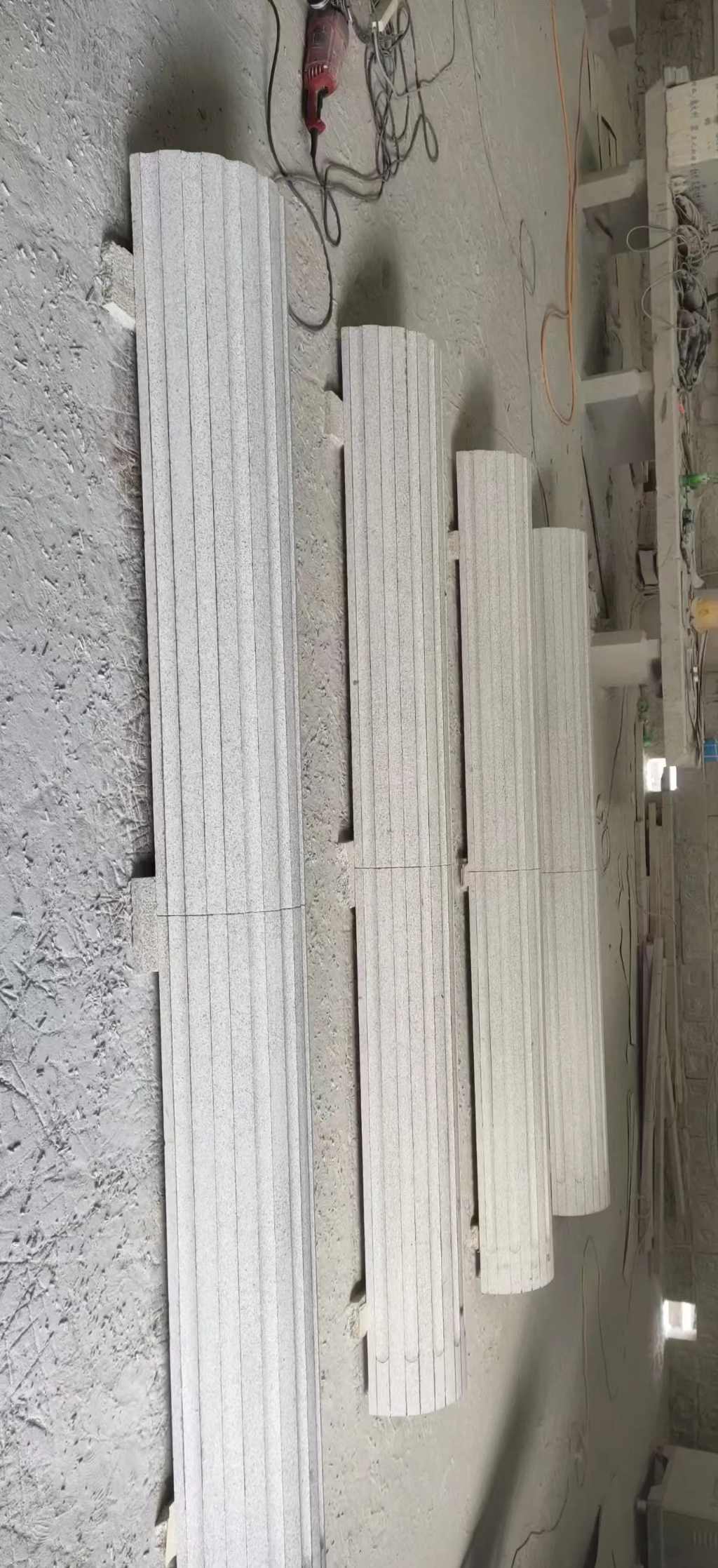 忻州 花岗岩厂家带你看白麻花岗岩门楼大柱柱皮