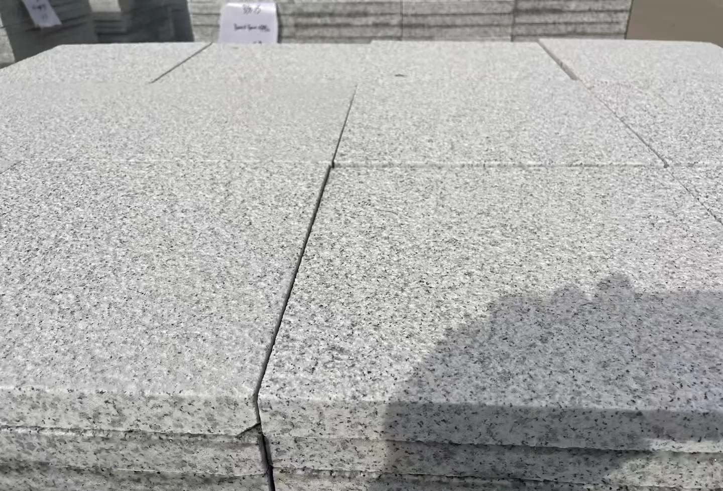 忻州 白麻花岗岩石材推荐 荔枝面地铺石