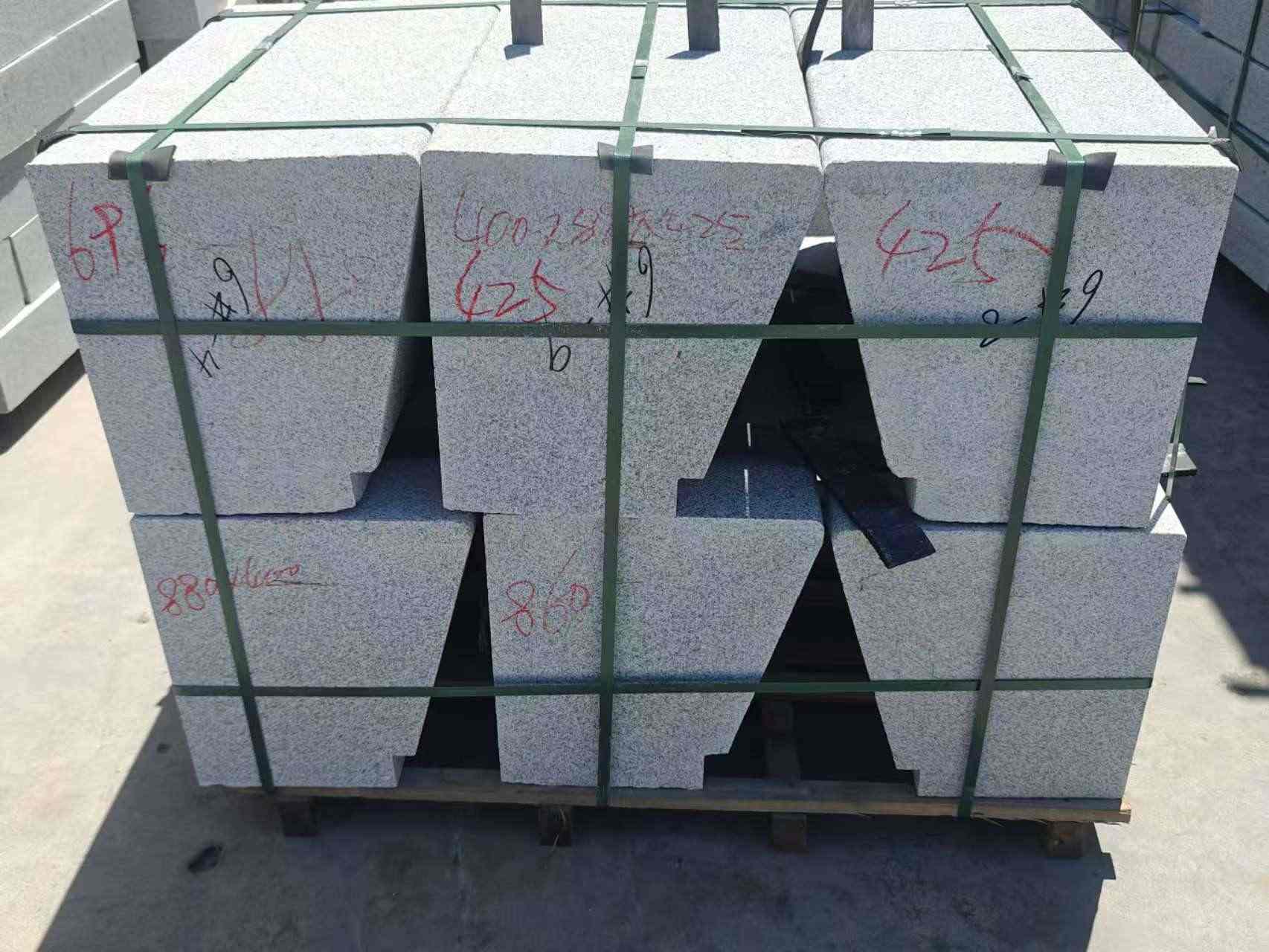 忻州 芝麻白异形坐凳，石凳