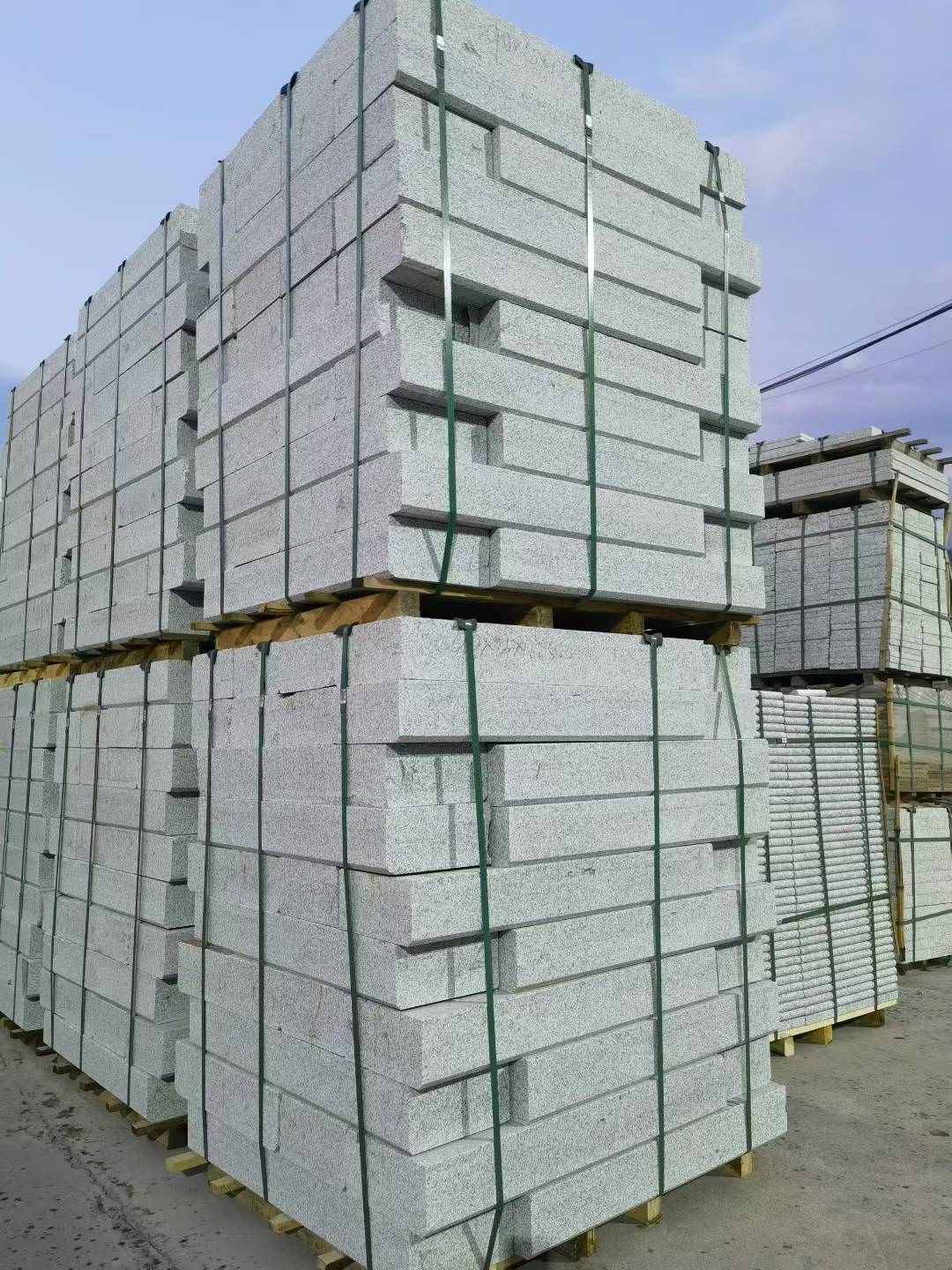 忻州 芝麻白花岗岩路沿石，路缘石，路肩石，道牙，立缘石，马路牙子，街沿石，侧石等