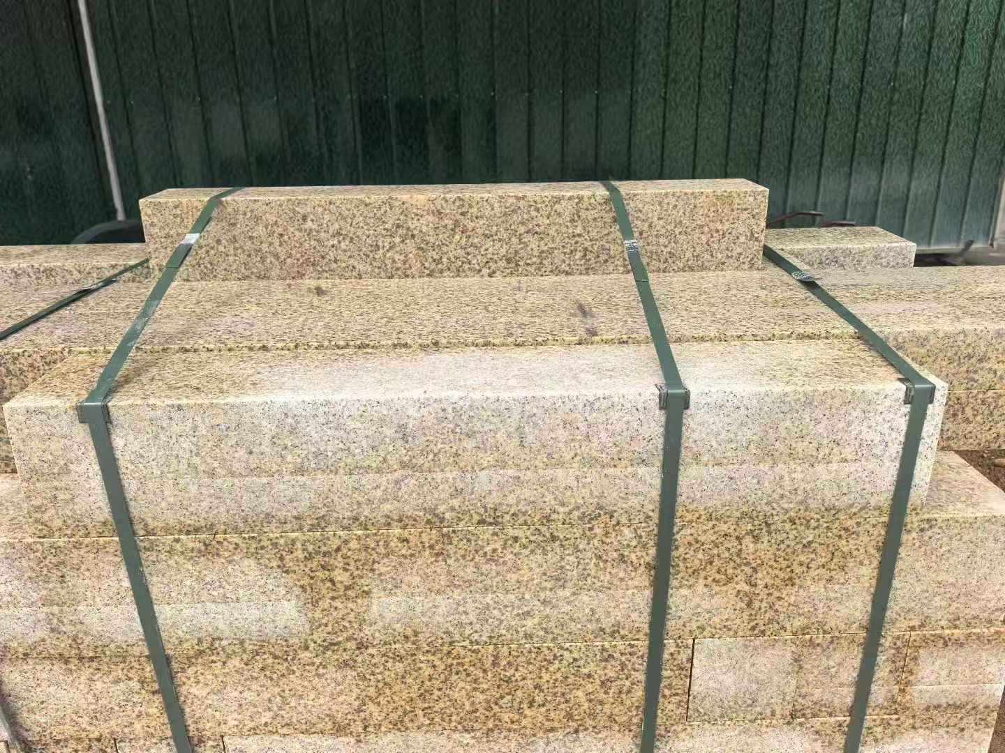 忻州 黄金麻花岗岩石材机切面栏杆料半成品