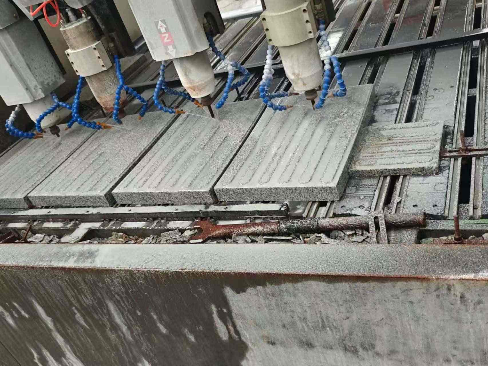 忻州 芝麻白花岗岩荔枝面盲道雕刻