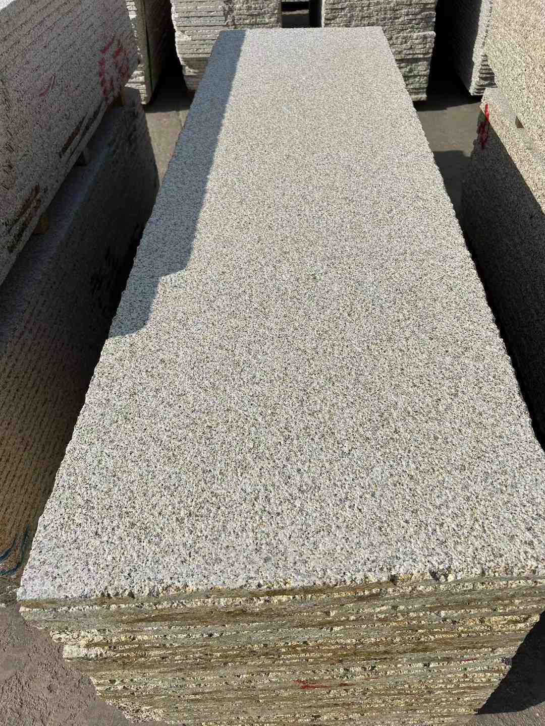 忻州 黄金麻花岗岩荔枝面毛板，半成品