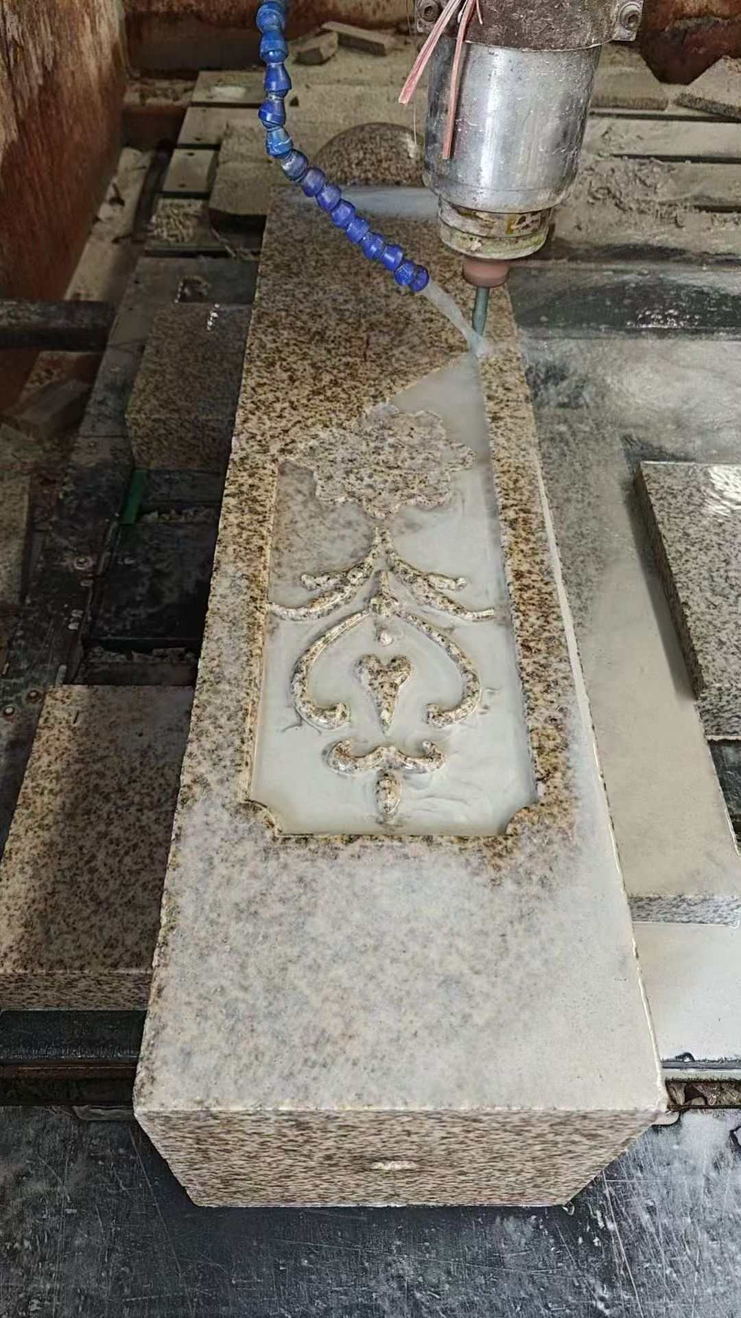 忻州 黄金麻花岗岩异形加工雕刻栏杆大柱