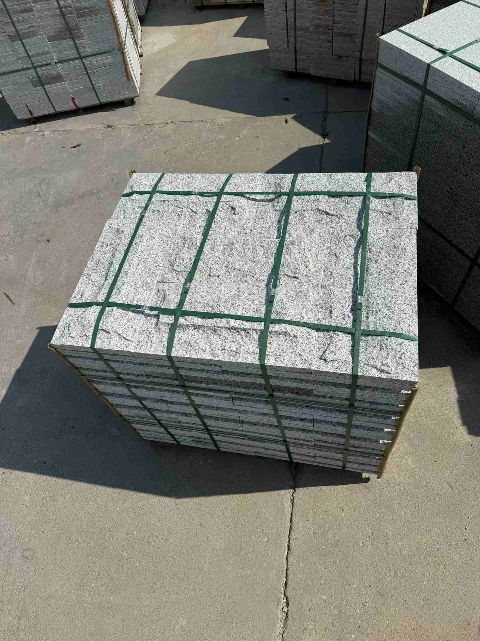 忻州 白麻花岗岩石材自然面蘑菇石成品