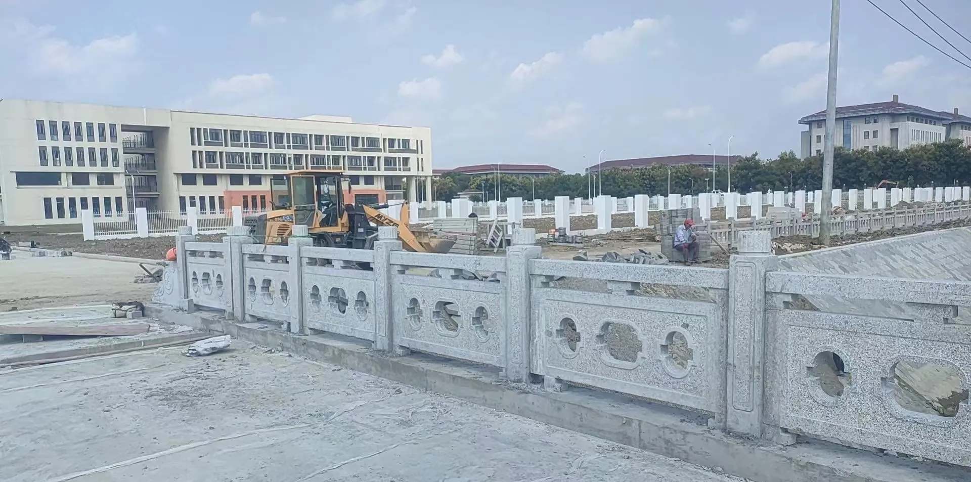 忻州 白麻花岗岩荔枝面河道栏杆