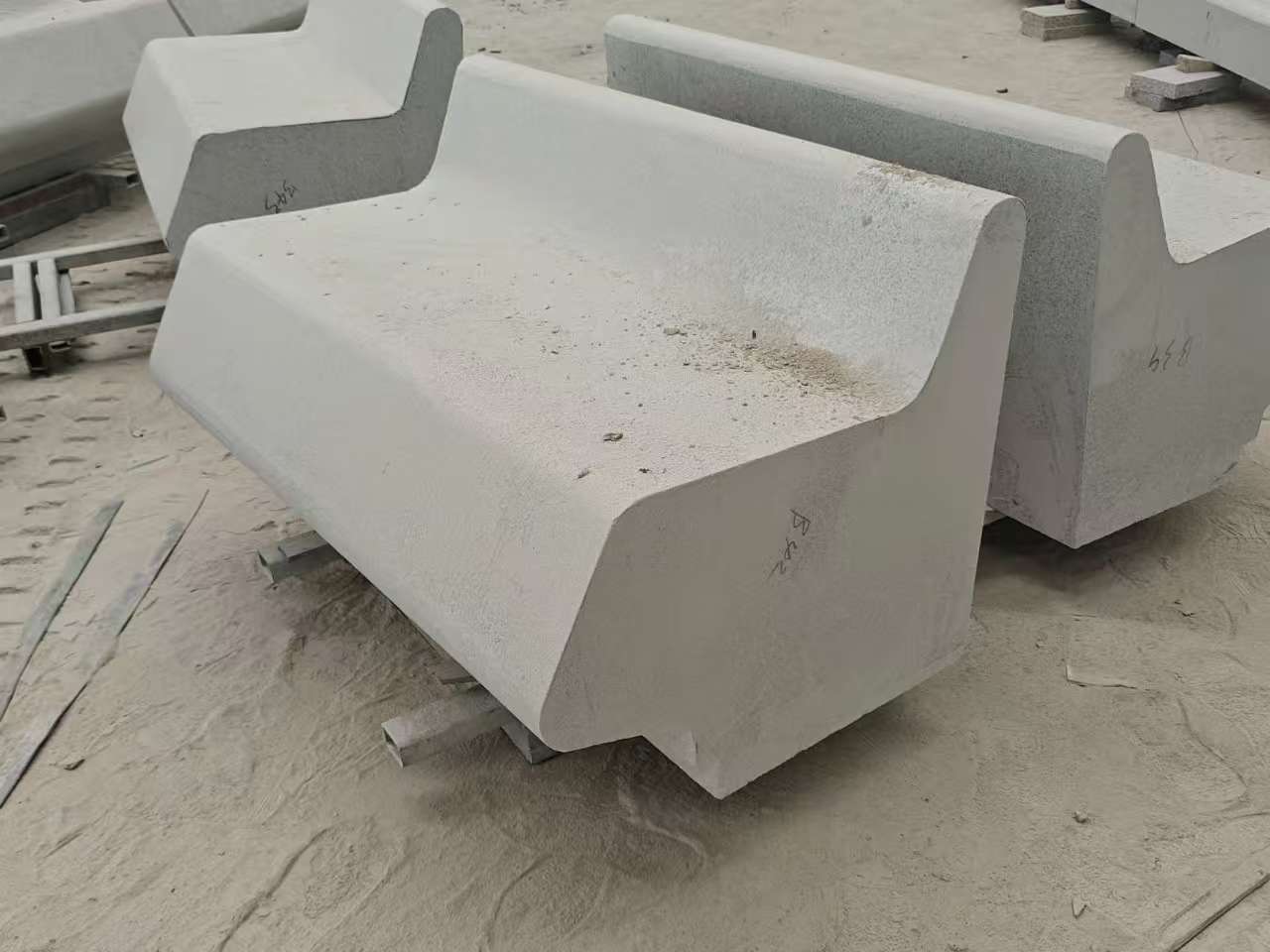 忻州 芝麻白花岗岩异形坐凳，石凳