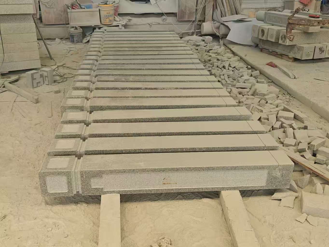 忻州 芝麻白异形加工雕刻-栏杆大柱，方柱